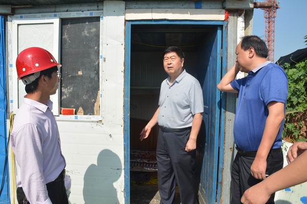 調(diào)整大小 14、詢問外業(yè)員工的工作情況和生活情況.JPG