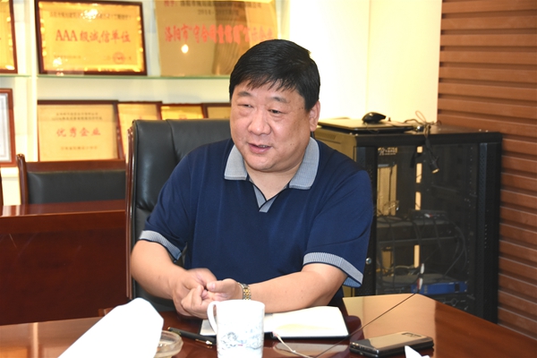 1527237215441936.jpg 1.公司總經(jīng)理曹紅普對(duì)公司品牌形象提升工作提出七項(xiàng)具體要求.jpg