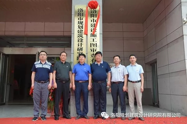 1537231544294638.jpg 640.webp (3).jpg